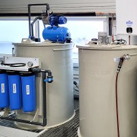 Clear water tank for recycling glue wastewater